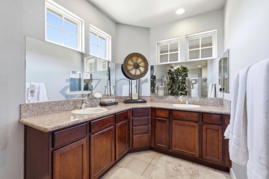 Building Photo - 47298 Twin Pines Rd