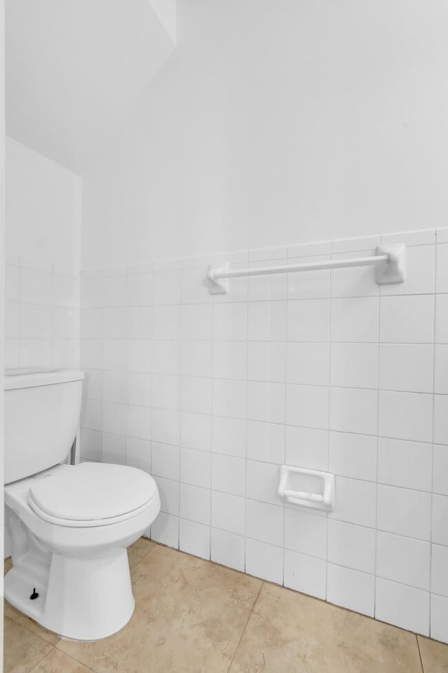 Building Photo - 6345 Collins Ave