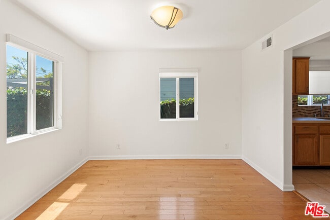 Building Photo - 653 Sunset Ave