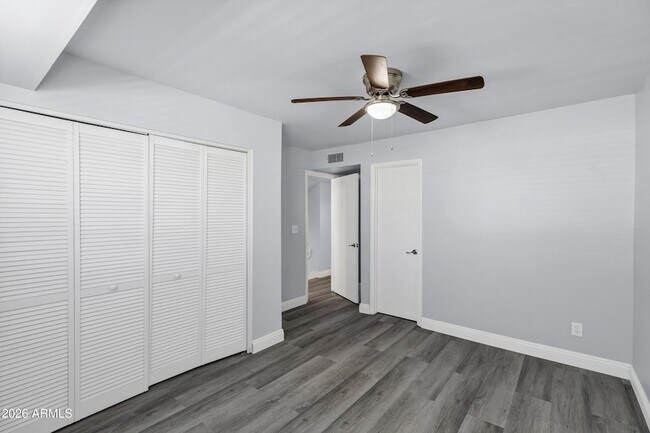Building Photo - 14 E Hermosa Dr