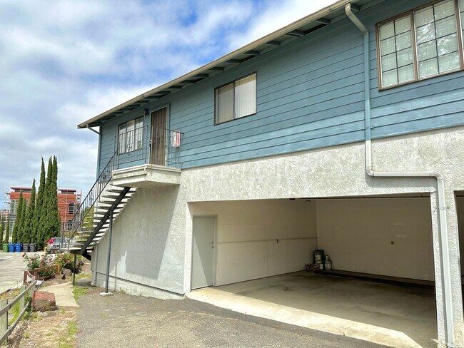 Building Photo - $2,290 / 2 BR - CONVENIENT CASTRO VALLEY LIVING: CONDO WITH LARGE STORAGE