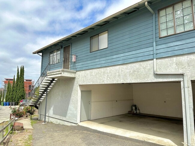 Building Photo - MOVE-IN SPECIAL! 50% OFF 1st MONTH'S RENT | $2,340 / Charming 2BR/1BA Condo in Castro Valley