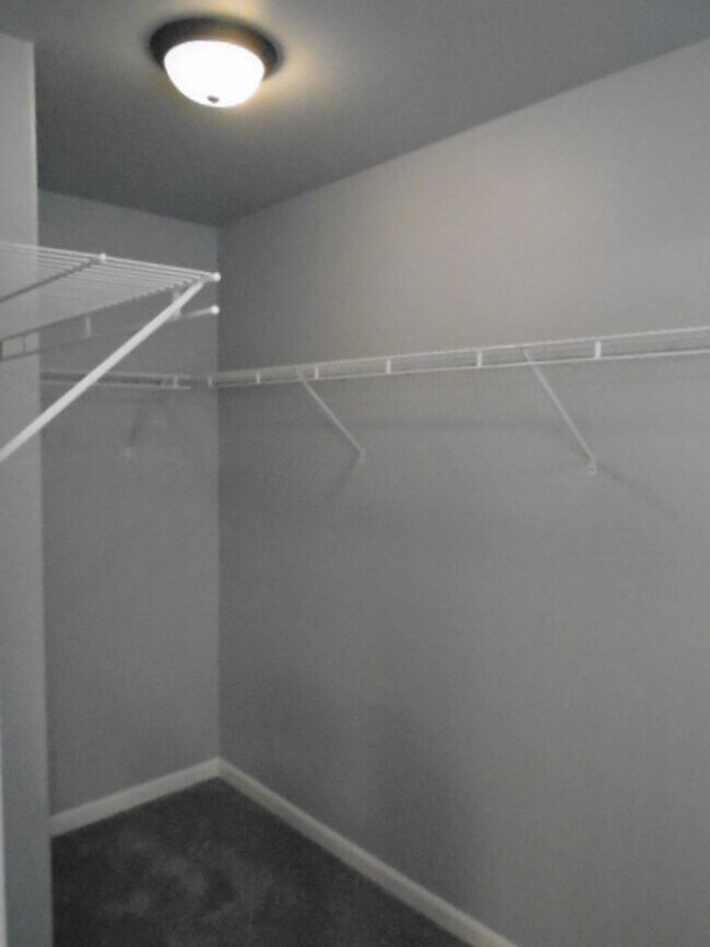 Building Photo - BEAUTIFUL WHITNEY OAKS HOME WITH 3+ BEDROOMS, 3 FULL BATHS, & 2 CAR GARAGE!