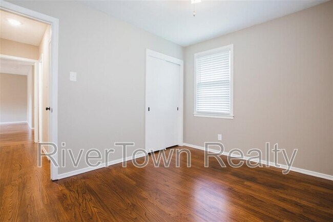 Building Photo - 4415 E Mallory Ave