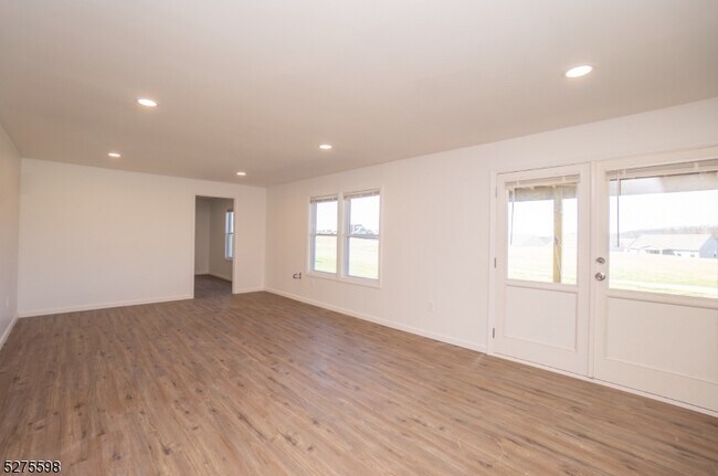 Building Photo - 35 Lam Dr