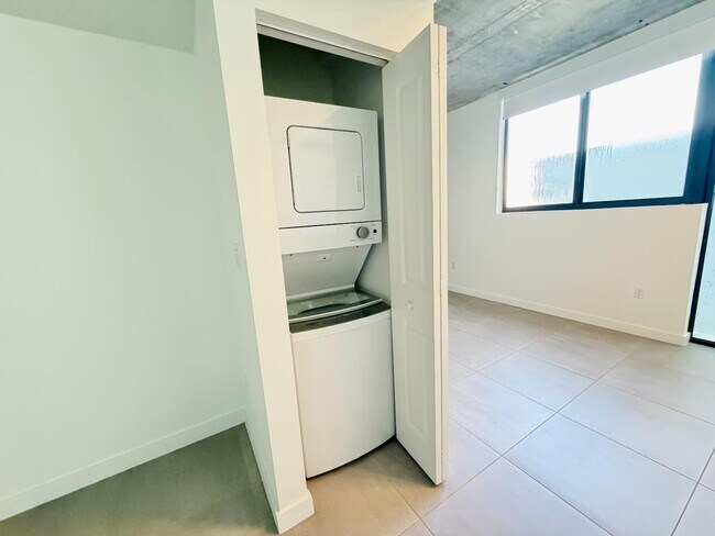 Building Photo - 1159 NW 8th Ave