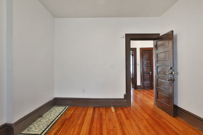 Building Photo - 126-126.5-1265 Frambes Ave