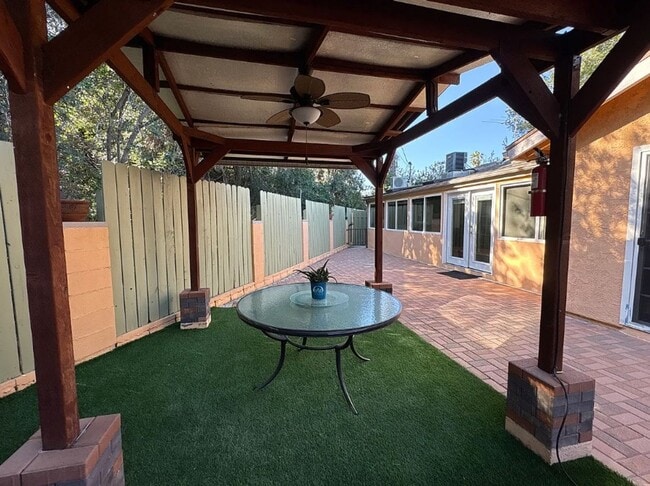 Building Photo - Beautiful 3 Bedroom 2 Bathroom House in Granda Hills