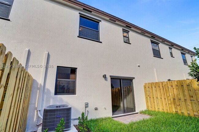 Building Photo - 2542 SE 29th Dr
