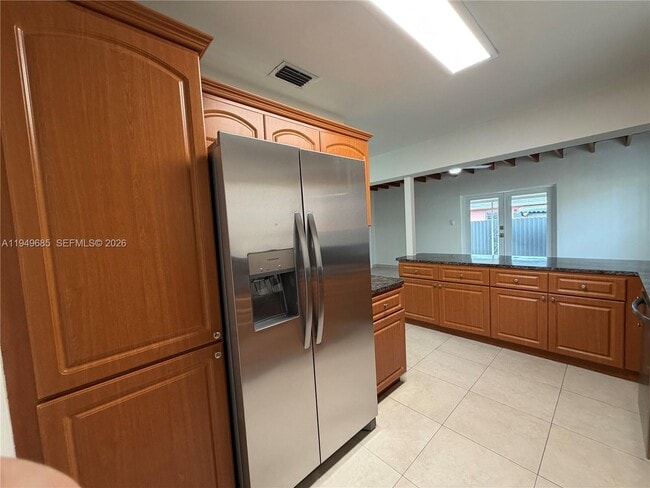 Building Photo - 425 E 17th St