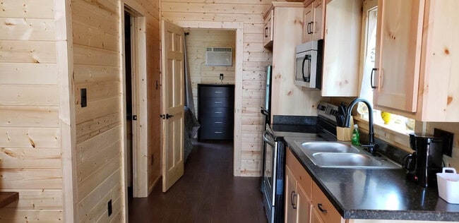 Building Photo - 299 Willow Springs Dr