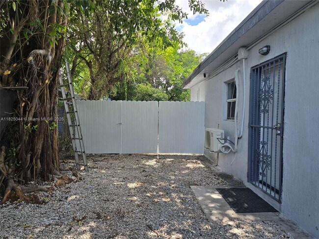 Building Photo - 1230 NW 70th St