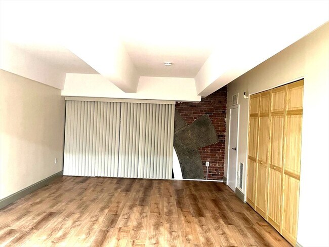 Building Photo - 42 8th St