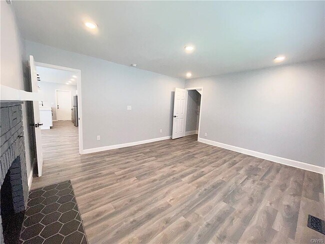 Building Photo - 1222 Hawley Ave