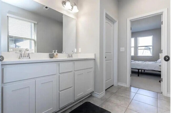 Building Photo - 7516 Saginaw Dr