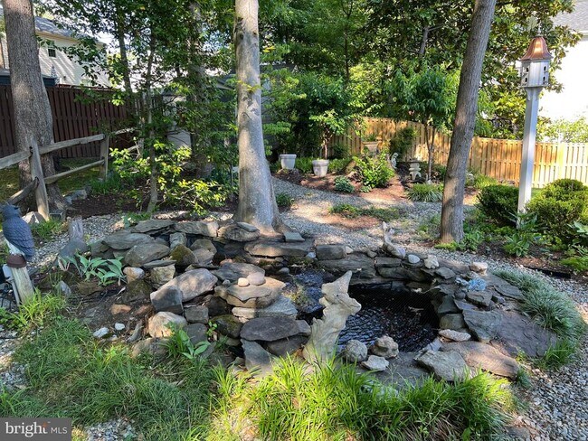 Building Photo - 9502 Tregaron Pl