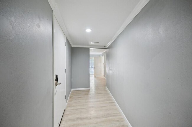 Building Photo - 553 Cane River Ln