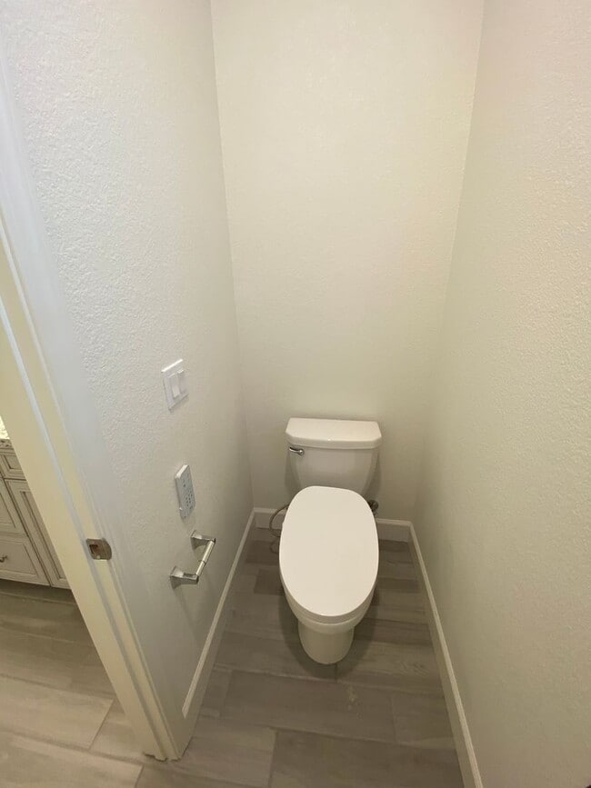 Building Photo - Gorgeous 3 bedroom 2.5 bath home in Northlake community