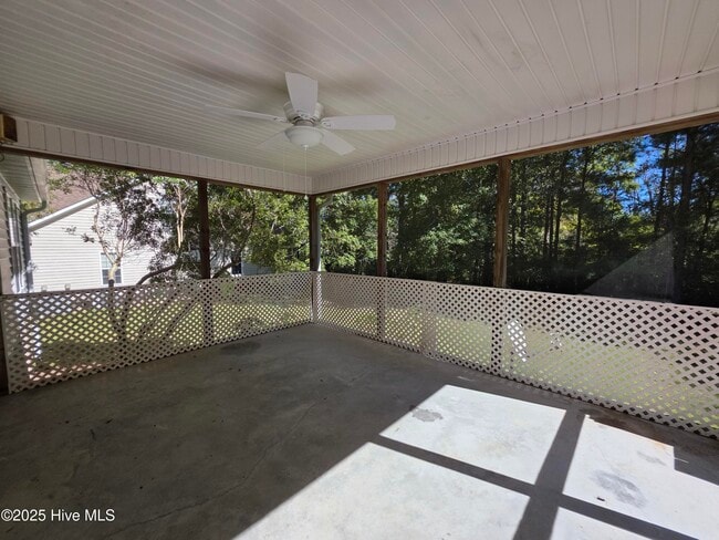Building Photo - 345 Farina Dr