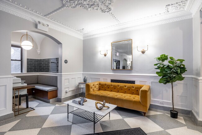 Building Photo - 1140 N La Salle Dr