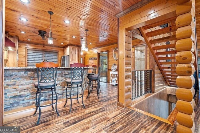 Building Photo - 5281 Laurel Ln