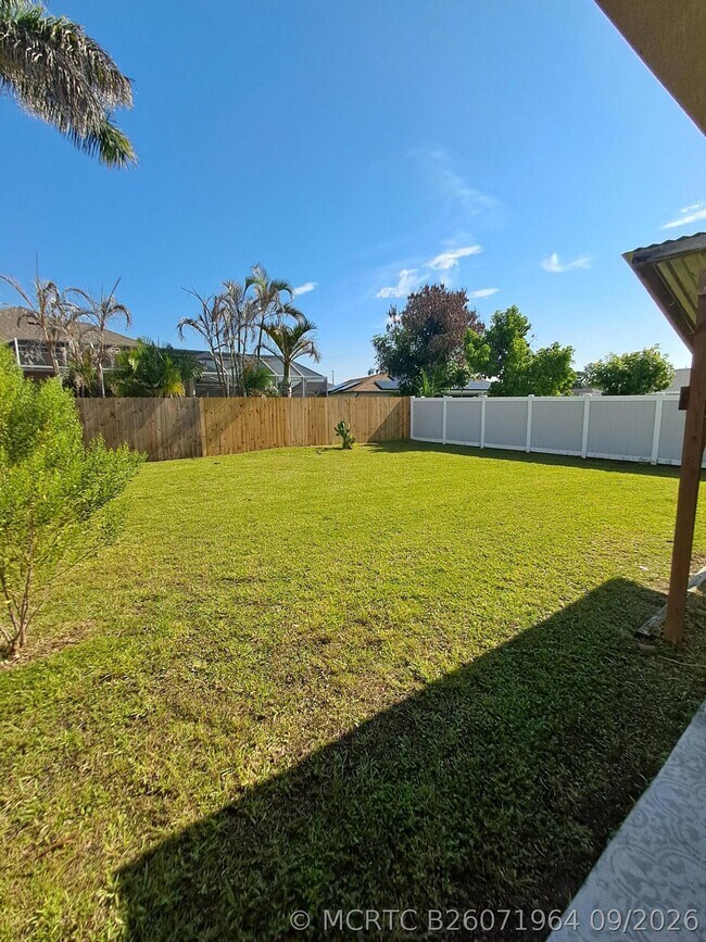 Building Photo - 2697 SW Altamira Ave
