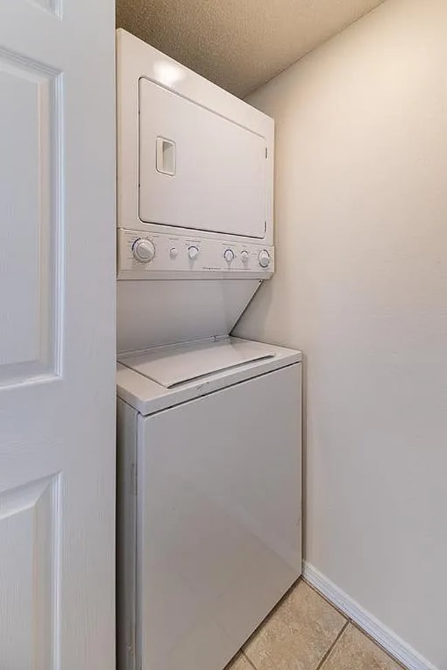 Building Photo - 410 SE J St A, B, C