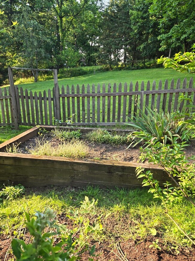 Building Photo - Charming 3-Bedroom Home in Desirable Allis...