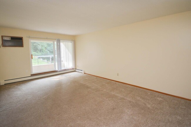 Building Photo - 1br condo with tons of amenities!