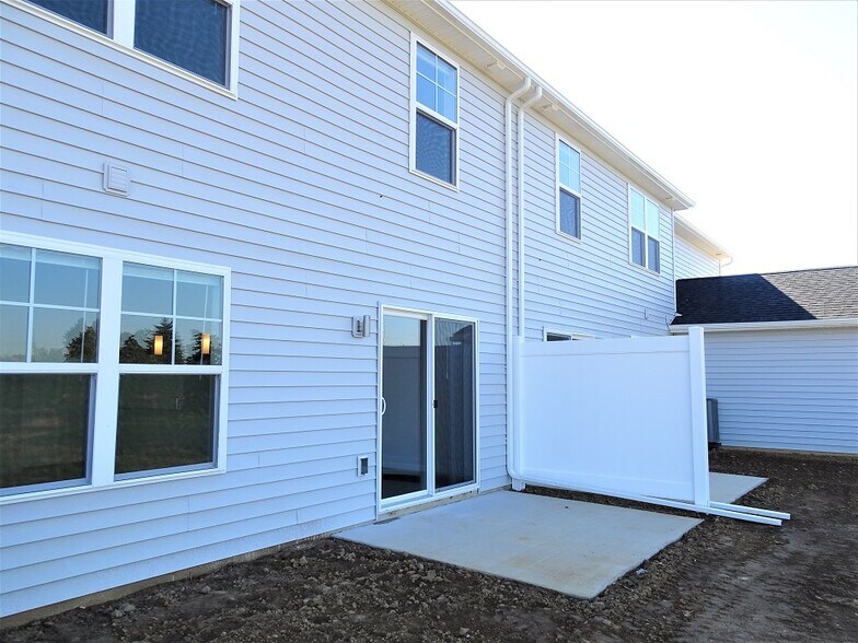 Building Photo - 6 Cobblestone Ct