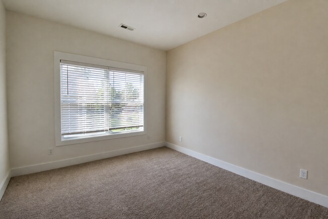 Building Photo - 226 Allison Way