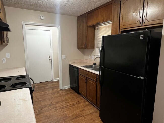 Building Photo - 105 Baytree Ct