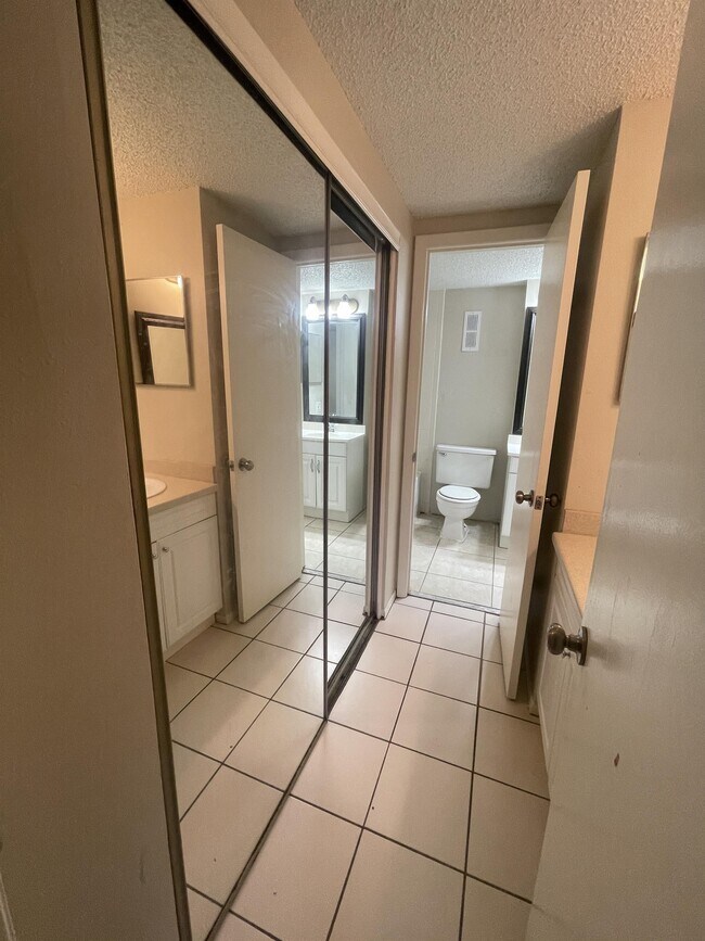 Building Photo - 5506 Pokeweed Ct