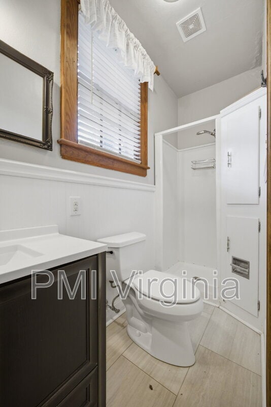 Building Photo - 400 Kemp Ln
