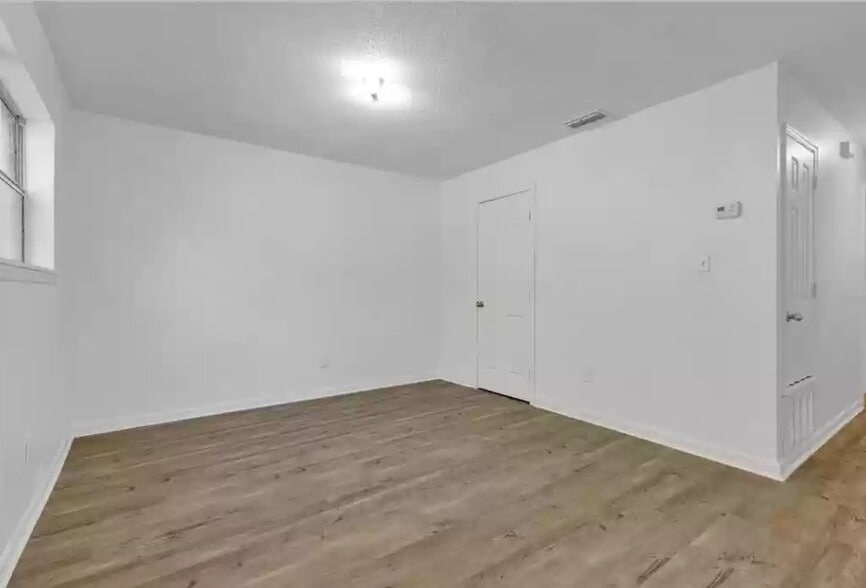 Room - 2705 Lake Henrietta St