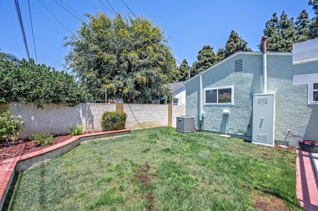 Building Photo - 4913 Premiere Ave