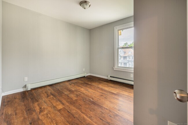 Building Photo - 341 Myrtle Ave
