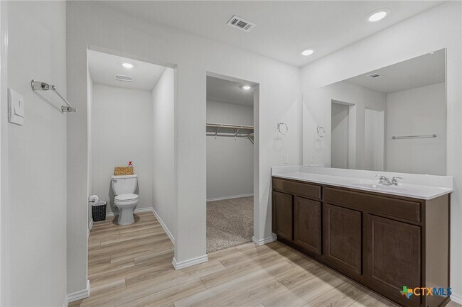 Building Photo - 4011 Baerlon Cv