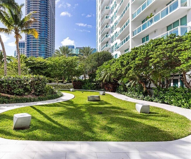 Building Photo - 951 Brickell Ave