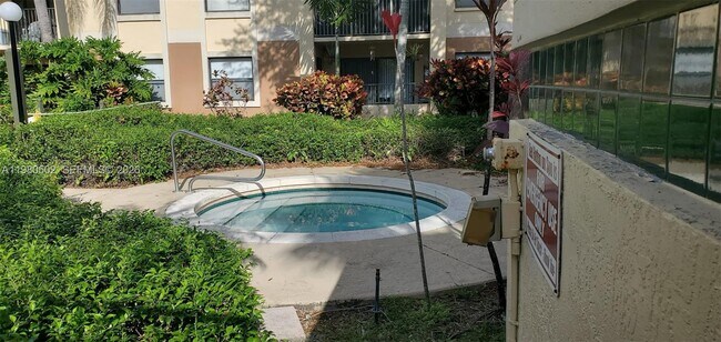 Building Photo - 9999 Summerbreeze Dr