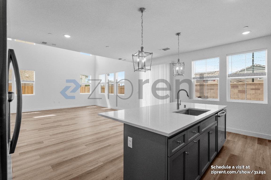 Building Photo - 15997 Mavericks Ln