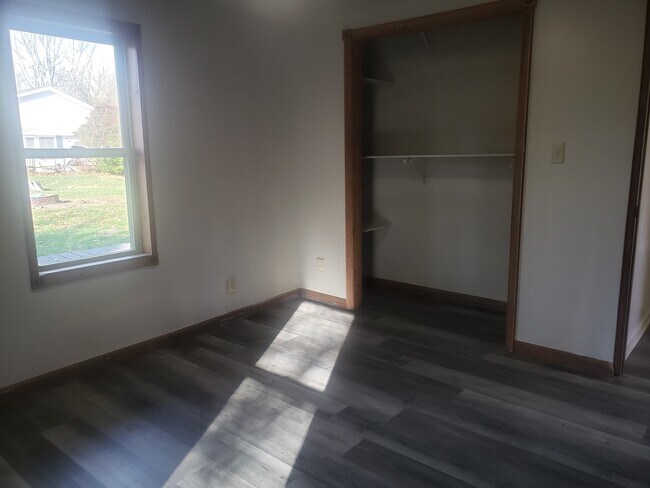 Building Photo - 4285 Parker Rd