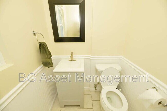 Building Photo - 3830 Twin Oaks Way