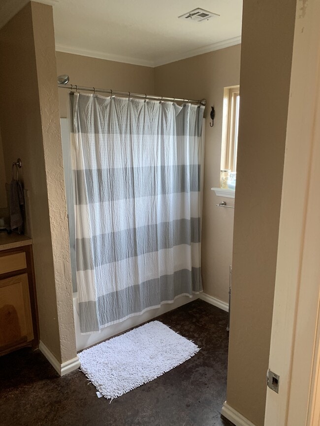 Building Photo - 534 N Park Ave