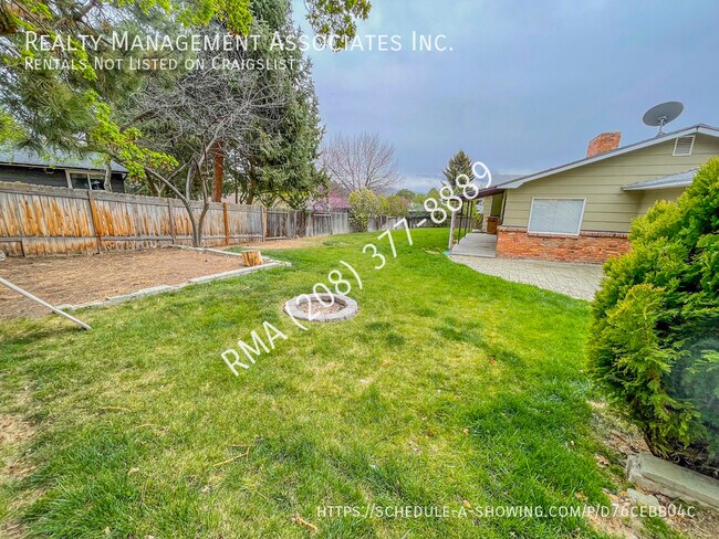 Building Photo - 2360 S Ridgeview-Way