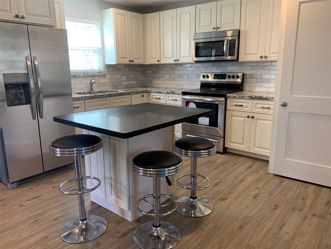 Building Photo - 1210 Avenue M