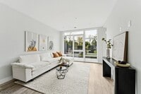 Building Photo - 140 W Webster Ave