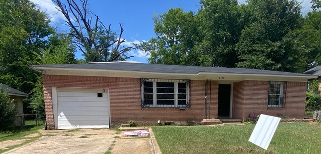 Primary Photo - 2107 Spring St