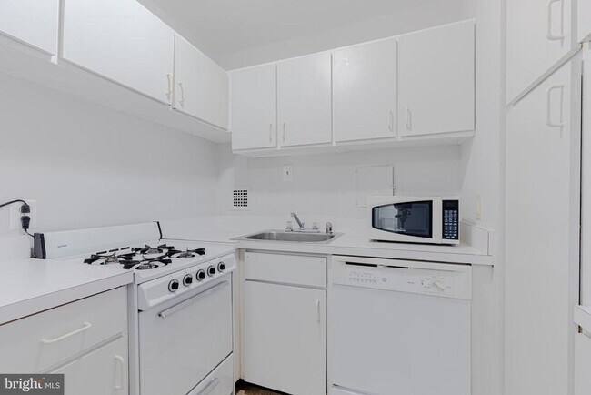 Building Photo - 950 25th St NW