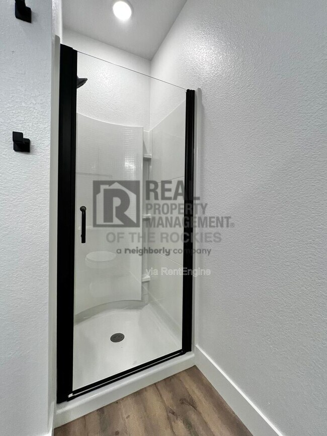 Building Photo - 400 N Garfield Ave